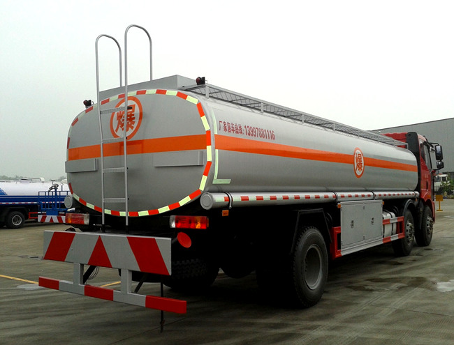 國(guó)五解放小三軸26方油罐車(chē)