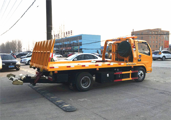 東風(fēng)多利卡藍(lán)牌一拖二清障車(chē) 東風(fēng)多利卡藍(lán)牌一拖二清障車(chē)