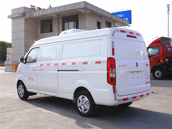 金杯小海獅X30L冷藏車