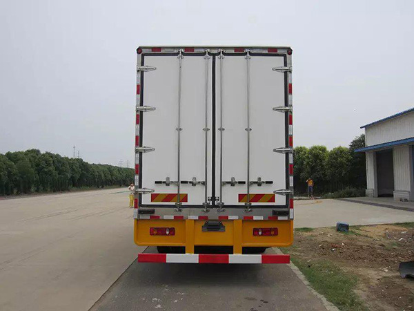 東風天錦6.55米貨廂冷藏車 東風天錦6.55米貨廂冷藏車