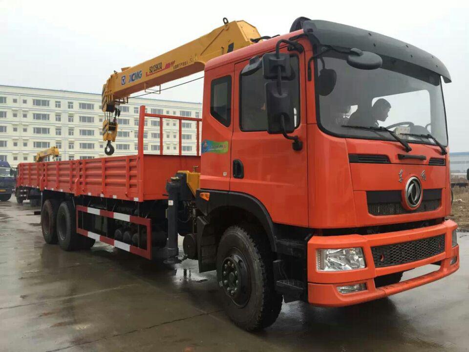 東風(fēng)廂長(zhǎng)8.5米隨車(chē)吊