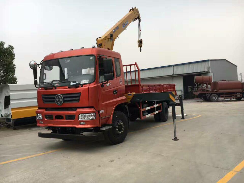 東風(fēng)廂長(zhǎng)8.5米隨車(chē)吊