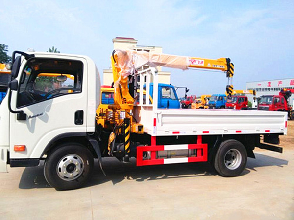 小型大運3.2噸藍牌隨車吊 小型大運3.2噸藍牌隨車吊