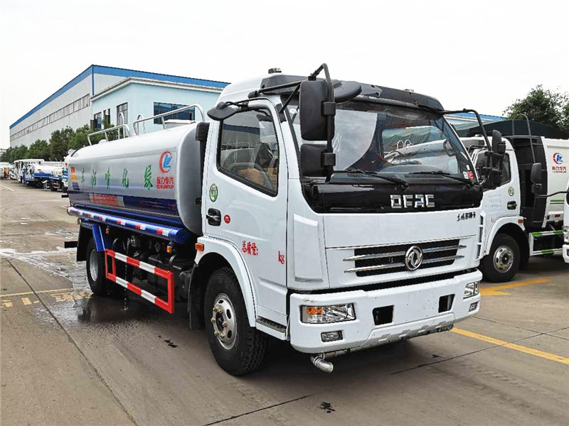 東風多利卡8-9噸灑水車