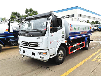 高端品質-東風多利卡8噸灑水車持續交付河北用戶