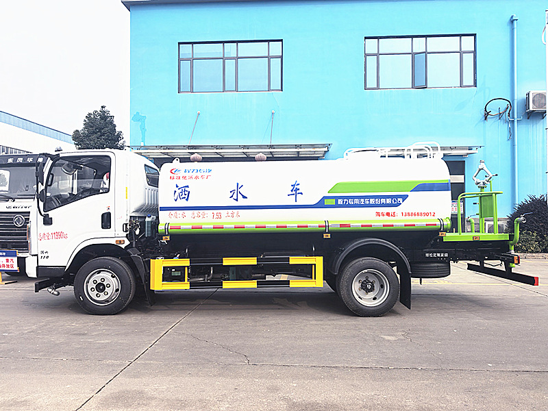 東風(fēng)華神T1灑水車 東風(fēng)華神T1灑水車