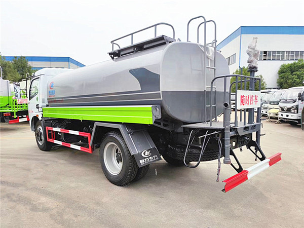 新款東風8.5噸灑水車 新款東風8.5噸灑水車