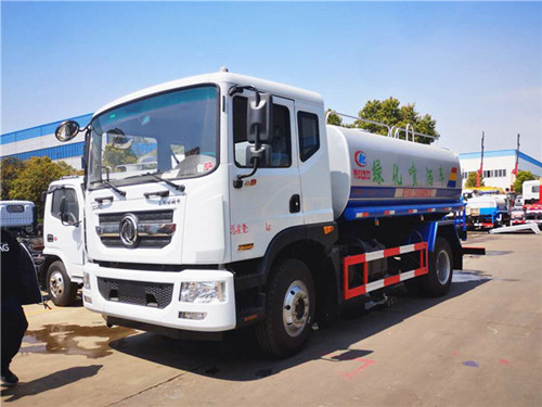 東風多利卡D9灑水車