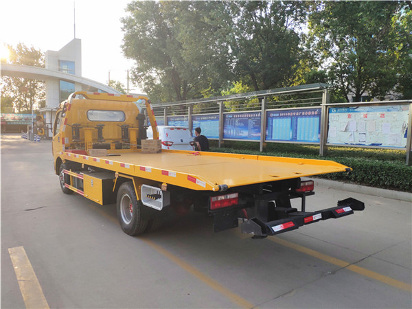 東風(fēng)多利卡D7一拖二清障車 東風(fēng)多利卡D7一拖二清障車