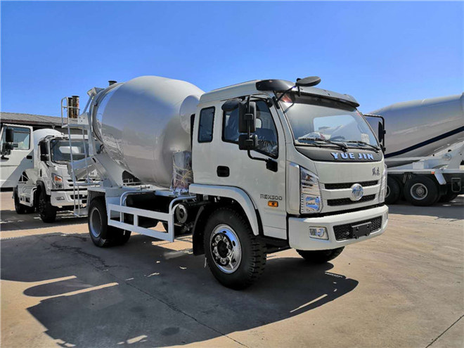 躍進(jìn)牌混凝土攪拌運(yùn)輸車