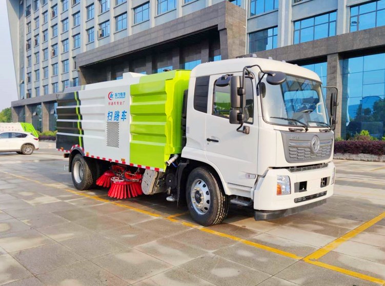 東風天錦掃路車