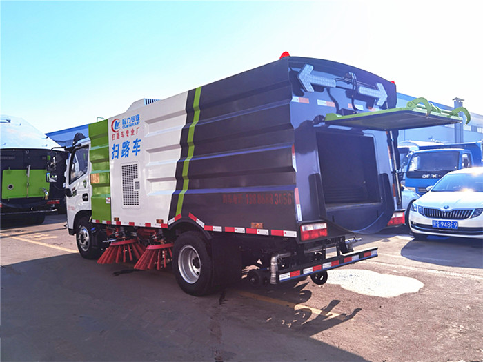 東風多利卡6方掃路車