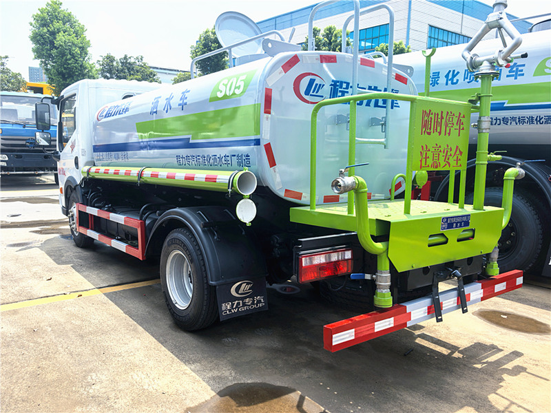 東風(fēng)專致5噸灑水車(chē)