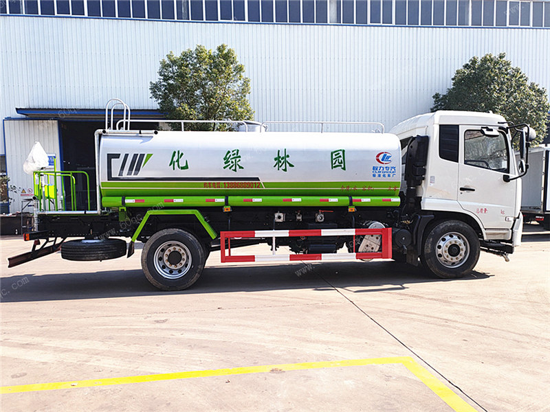 東風(fēng)天錦12-14噸灑水車