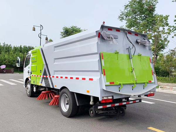 東風(fēng)凱普特8方掃路車 東風(fēng)凱普特8方掃路車