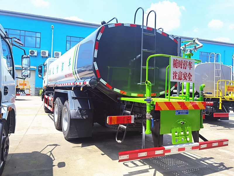 東風(fēng)T5后雙橋灑水車