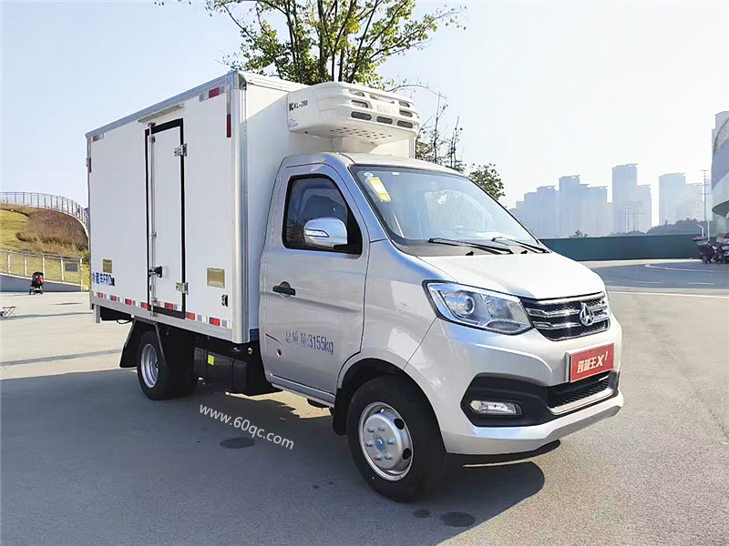 長安跨越X1后雙輪冷藏車
